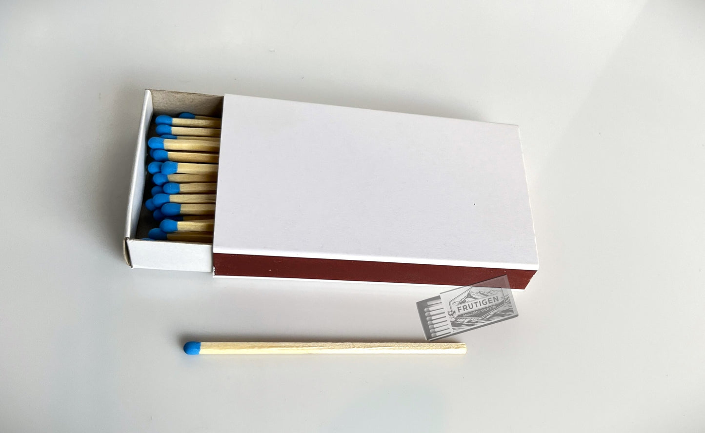 Zündholzschachtel weiss neutral, 10cm lange Streichhölzer mit blauen Zündköpfen