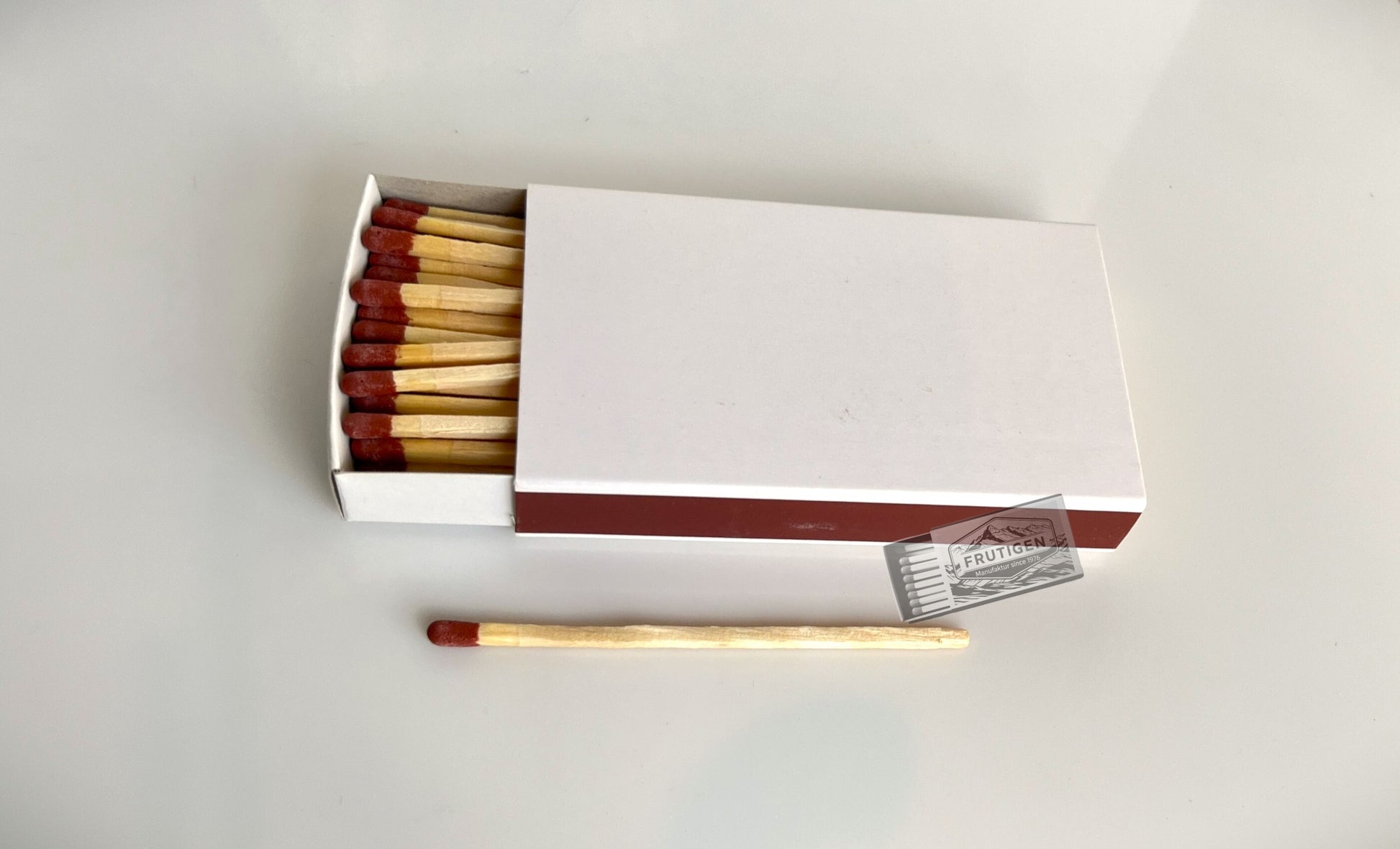 Zündholzschachtel weiss neutral, 10cm lange Streichhölzer mit braunen Zündköpfen