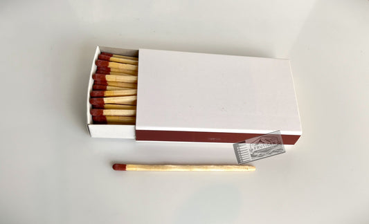 Zündholzschachtel weiss neutral, 10cm lange Streichhölzer mit braunen Zündköpfen