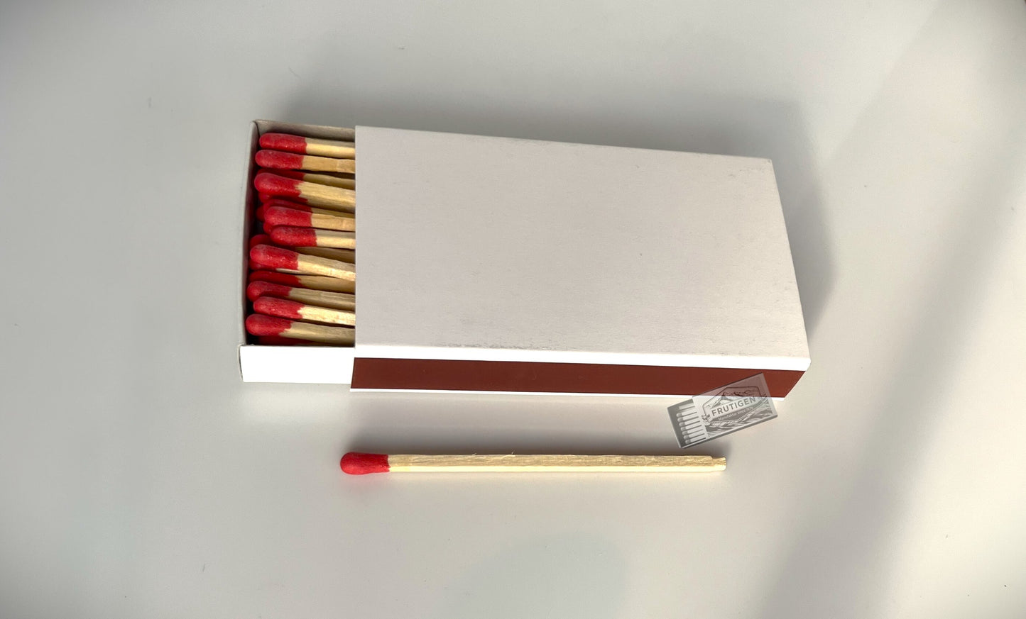 Zündholzschachtel weiss neutral, 10cm lange Streichhölzer mit roten Zündköpfen